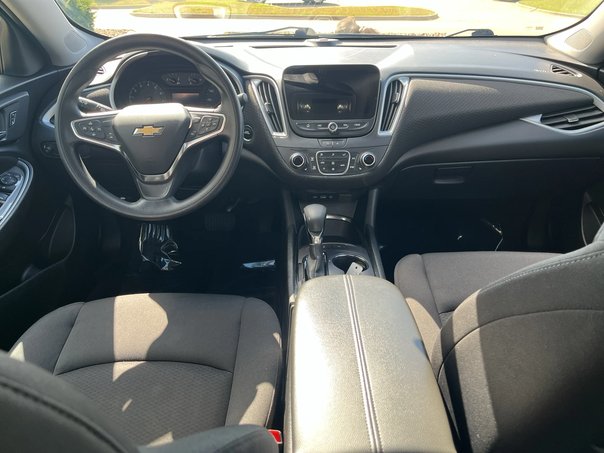 Used 2024 Chevrolet Malibu 1LT with VIN 1G1ZD5STXRF141127 for sale in Pella, IA