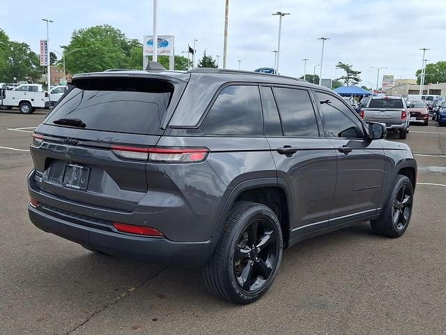 Used 2023 Gray Jeep Altitude X image 6
