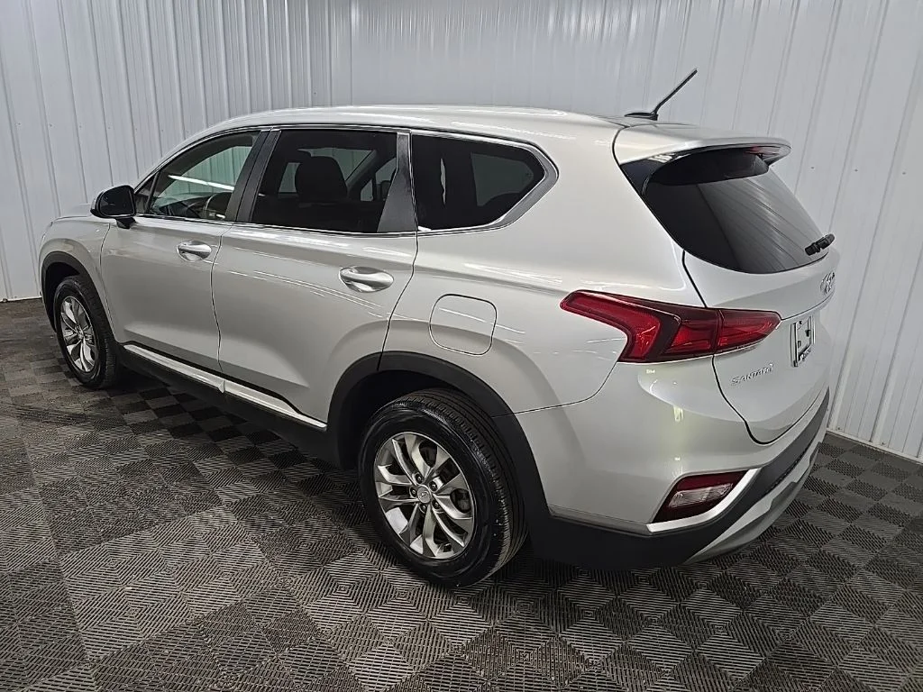 Used 2019 Silver Hyundai SE image 9