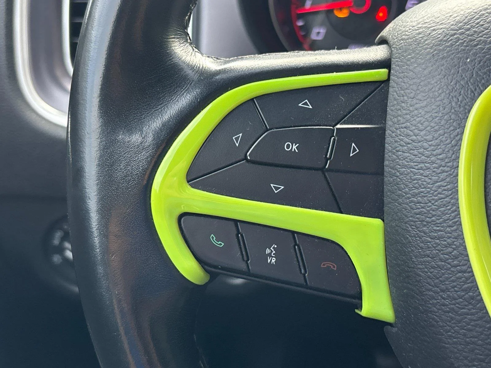 Used 2019 Granite Pearlcoat Dodge SXT image 18