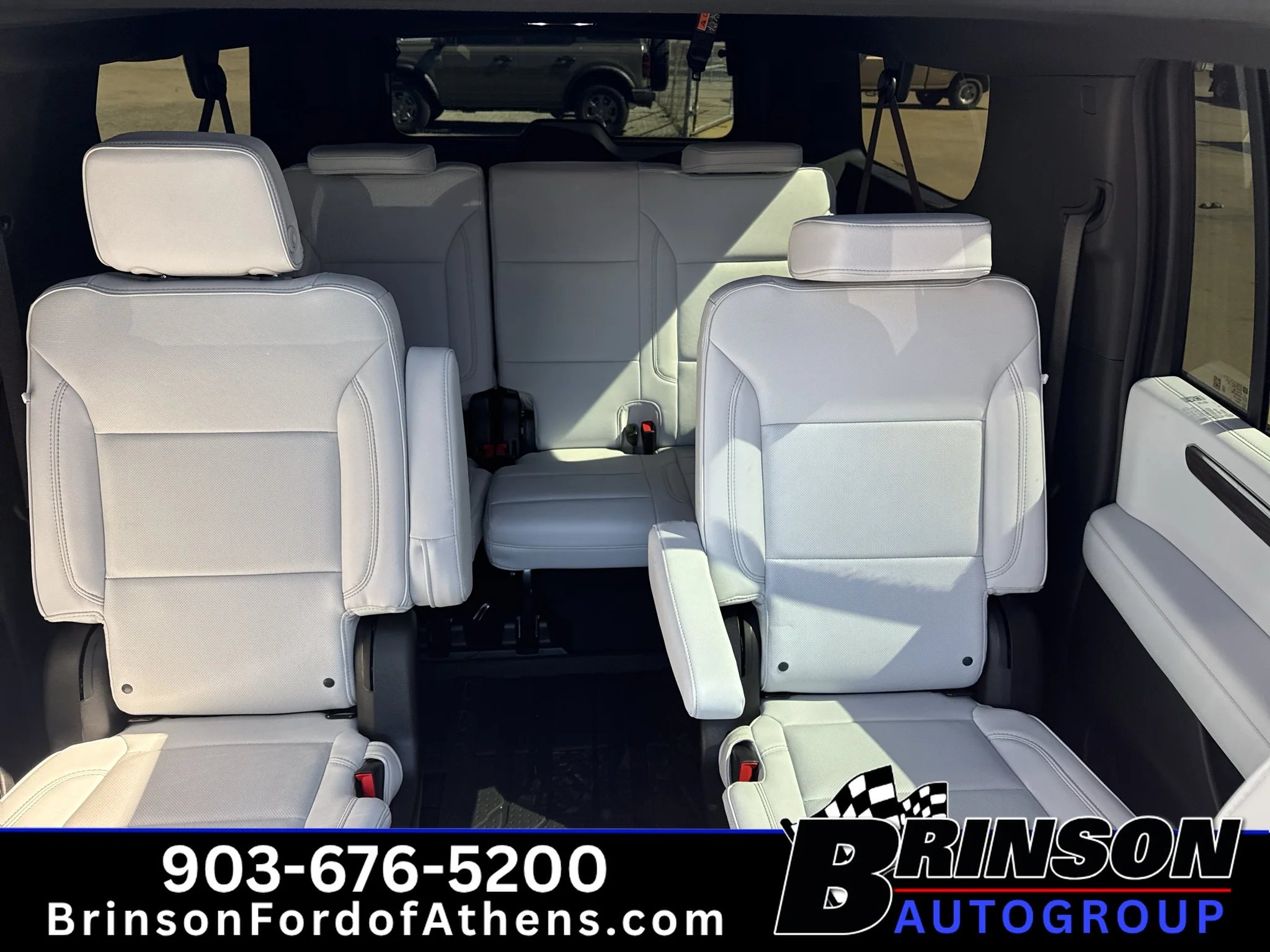Used 2025 Iridescent Pearl Tricoat Chevrolet Premier image 17