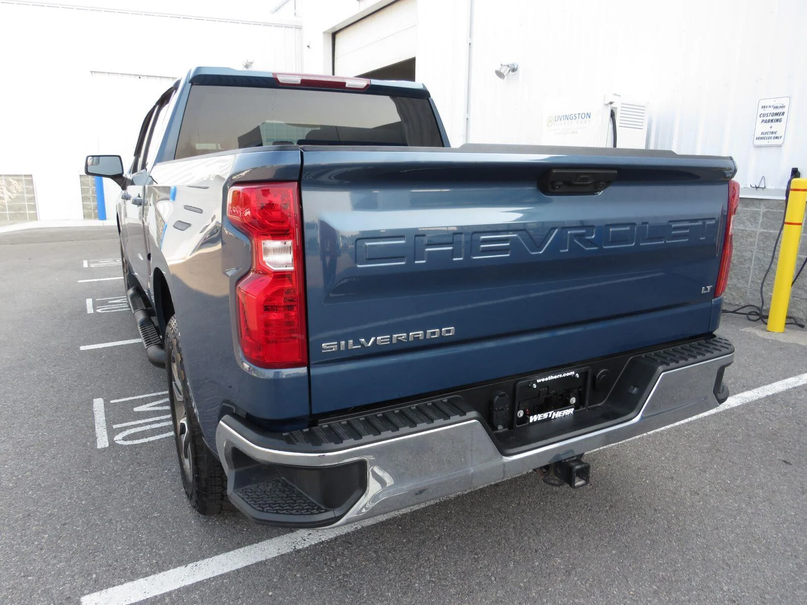 Used 2024 Lakeshore Blue Metallic Chevrolet LT (2FL) image 19