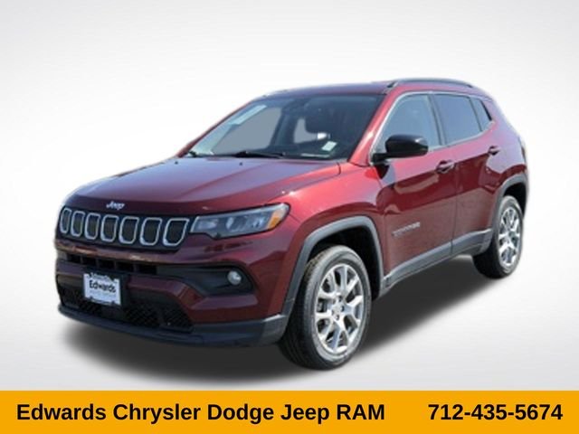 Used 2022 Red Jeep Latitude Lux image 3