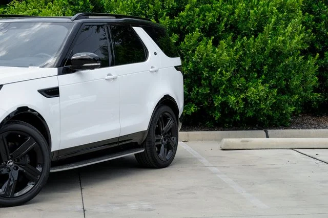 Used 2025 White Land Rover Dynamic SE image 7
