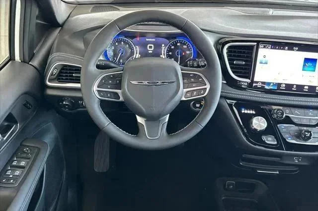 2026 Chrysler Pacifica Select - Photo 14