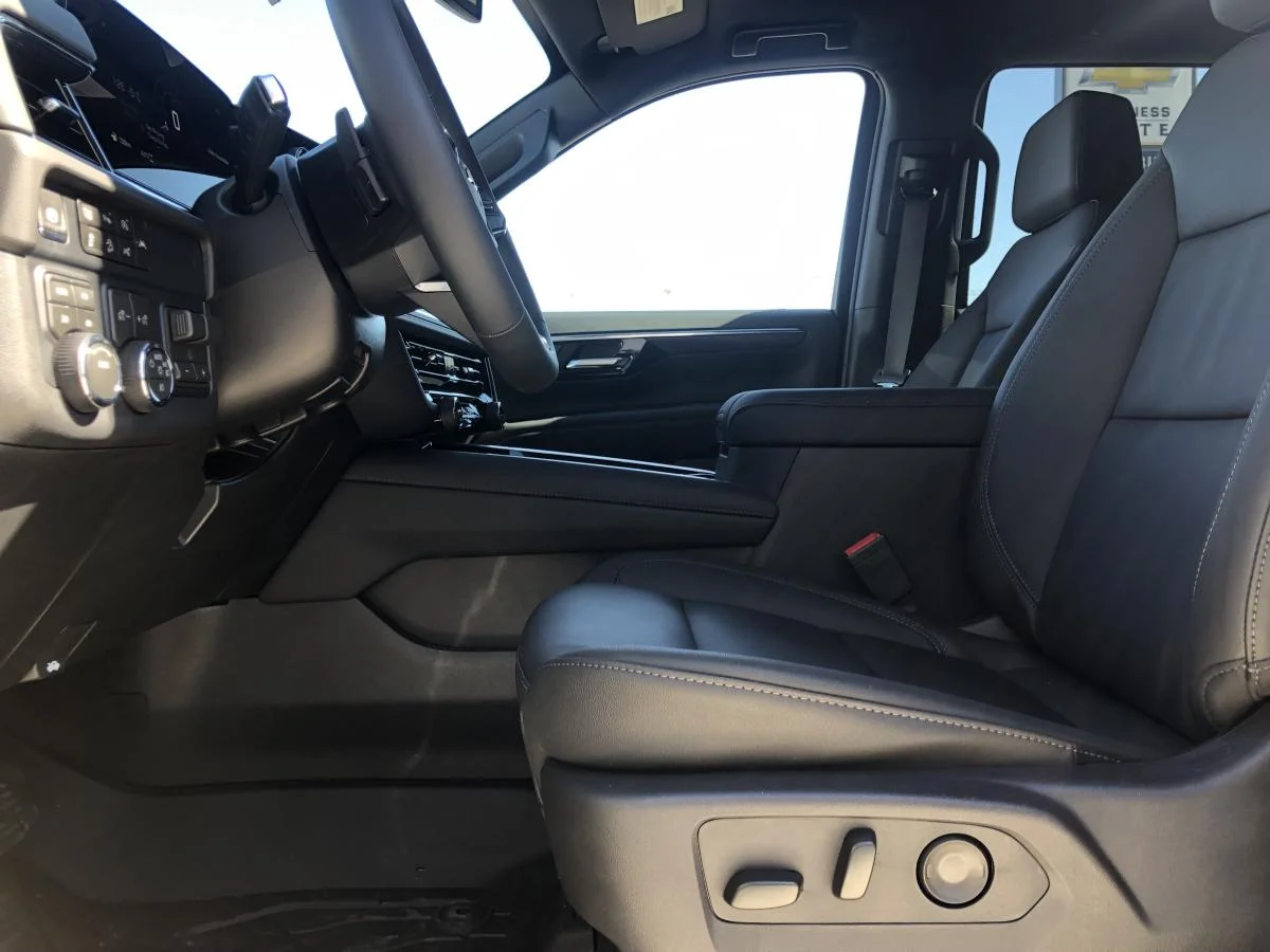 New 2026 Black Chevrolet 4WD 4dr LT image 10