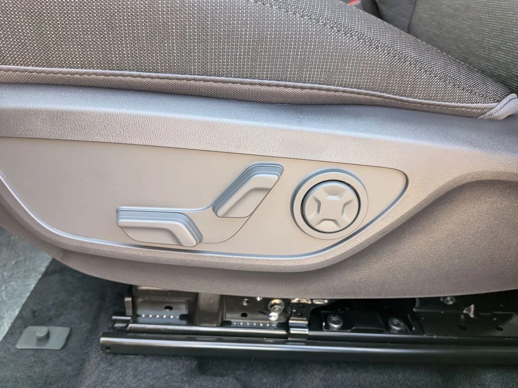 New 2027 Pale Gray Kia S image 14