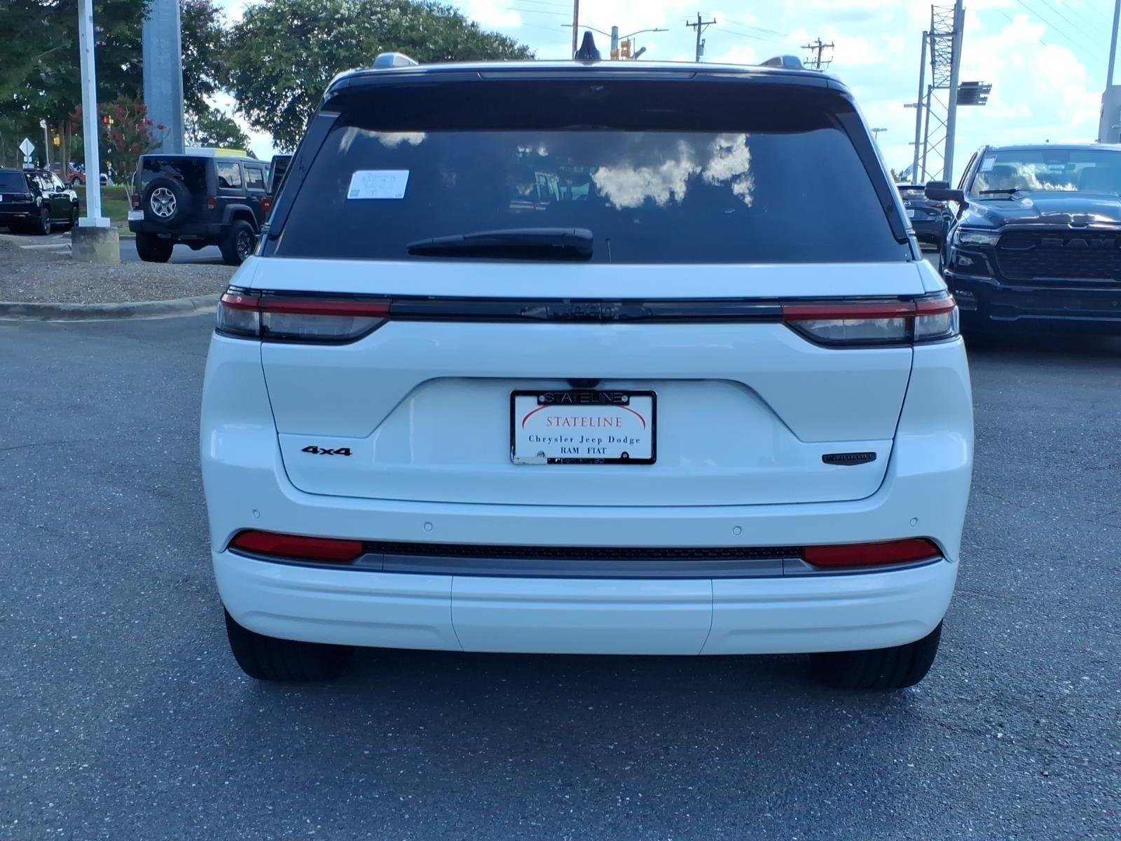New 2026 Bright White Clear-Coat Exterior Paint Jeep Summit image 17
