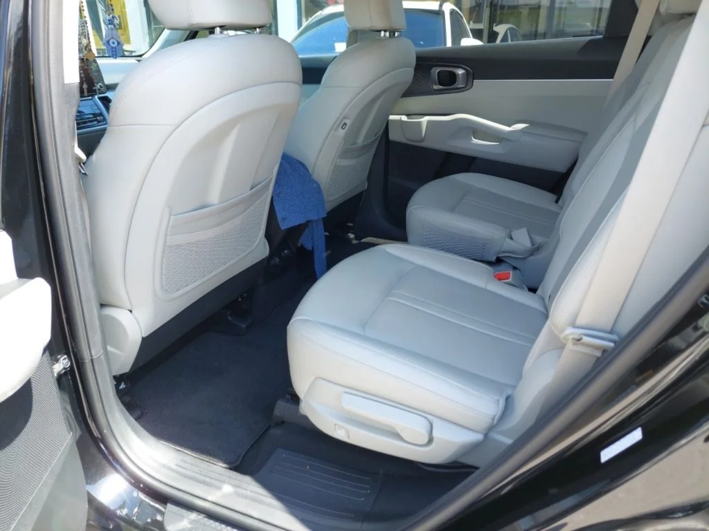 Used 2023 Aurora Black Kia EX image 9