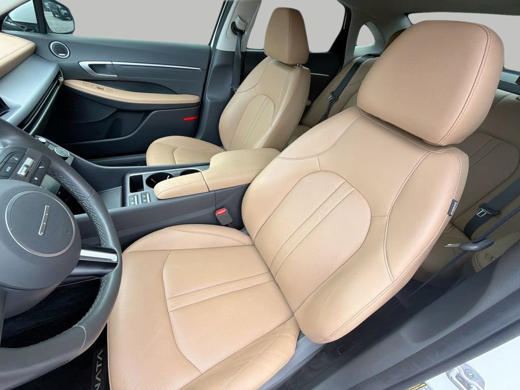 Used 2025 White Hyundai Limited image 16