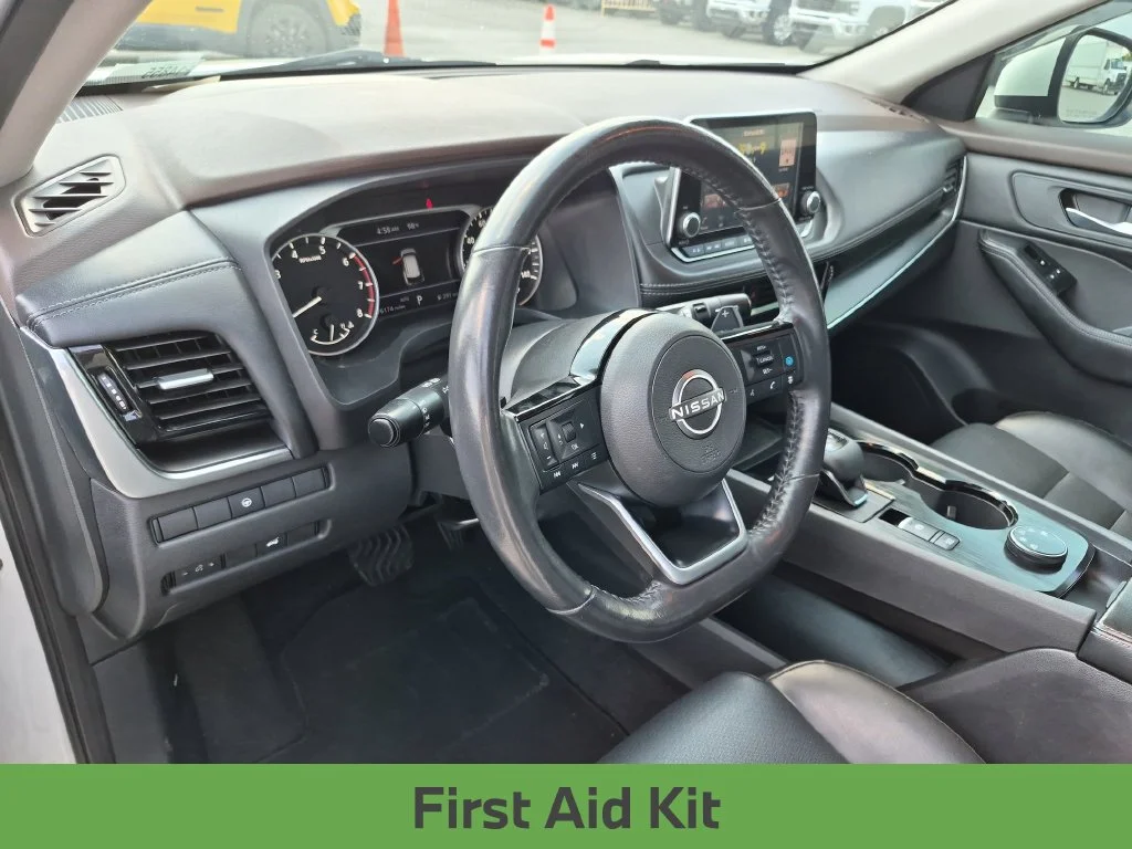 Used 2022 White Nissan SV image 33