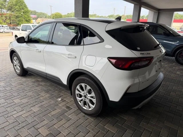 Used 2025 Oxford White Ford Active image 3