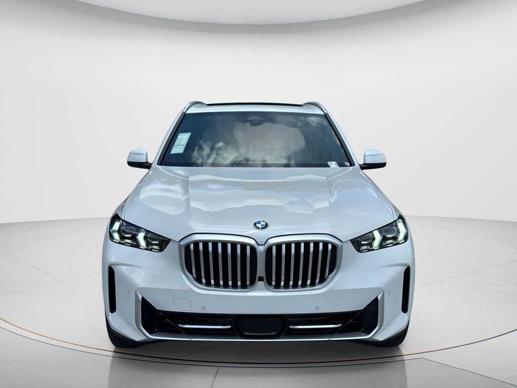 New 2026 Mineral White Metallic BMW sDrive40i image 2