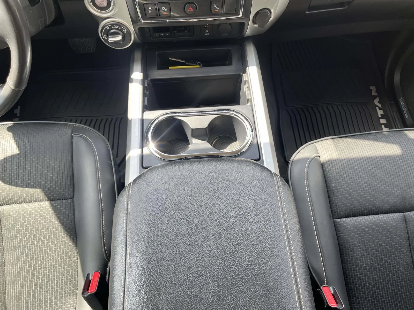 Used 2018 Magnetic Black Nissan 4x4 Crew Cab PRO-4X image 22