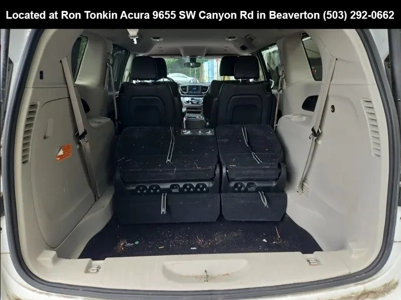 Used 2019 Bright White Clearcoat Chrysler Touring L image 7