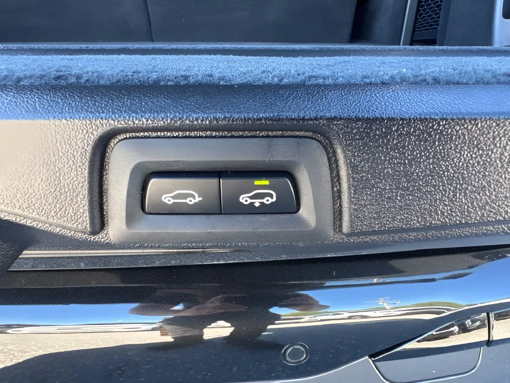 Used 2023 Black BMW xDrive40i image 32