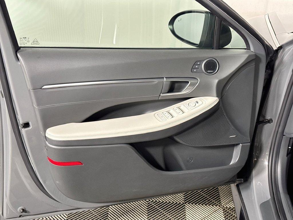 Used 2022 Gray Hyundai Limited image 10