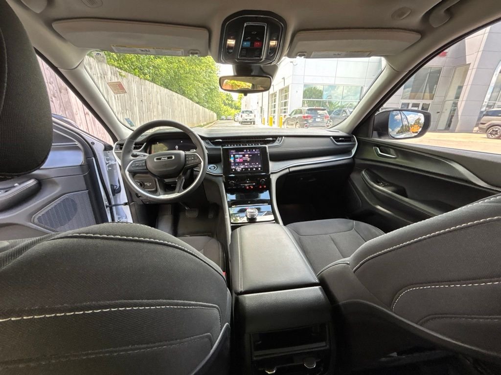 Used 2023 White Jeep Laredo image 20