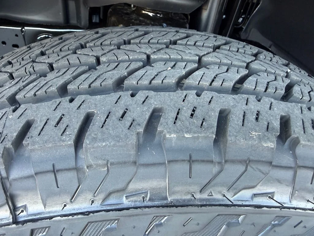 New 2026 Granite Crystal Metallic Clear-Coat Exterior Paint Jeep Sport S image 28