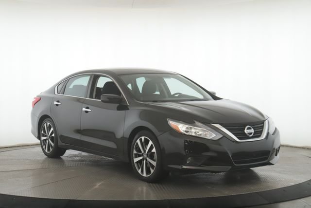 Used 2017 Nissan Altima SR with VIN 1N4AL3AP1HC189461 for sale in Findlay, OH