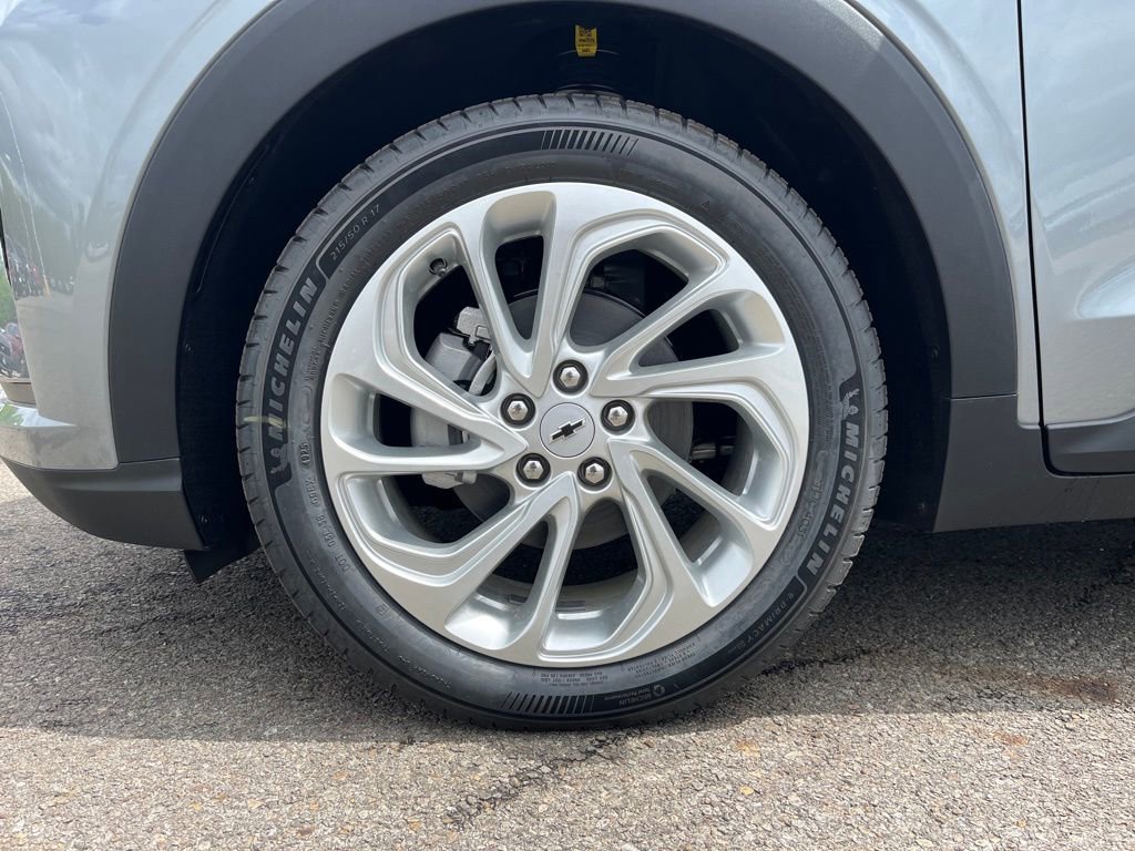 2027 Chevrolet Bolt LT - Photo 12