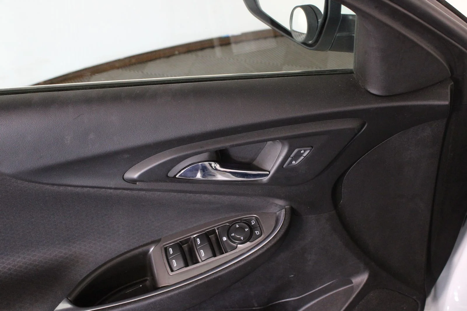 Used 2017 White Chevrolet LT image 22