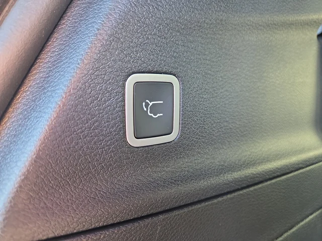 New 2026 Hydro Blue Pearl-Coat Exterior Paint Chrysler Select image 14