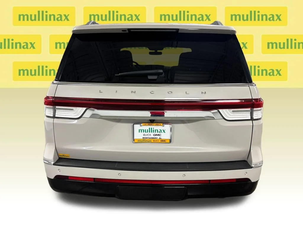 Used 2022 White Lincoln Reserve image 18