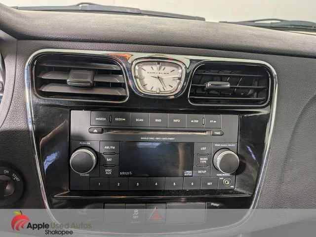 Used 2012 White Chrysler Touring image 19