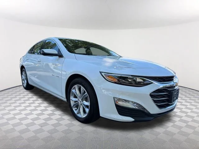 Used 2024 Summit White Chevrolet 1LT image 3