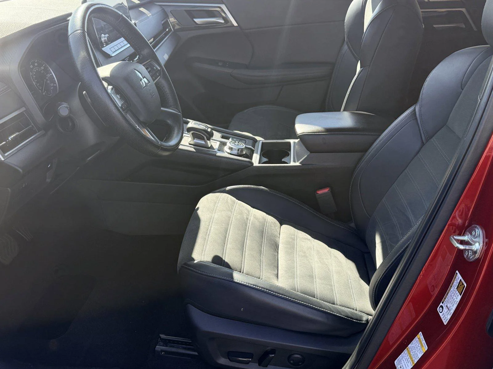 Used 2024  Mitsubishi SE image 16