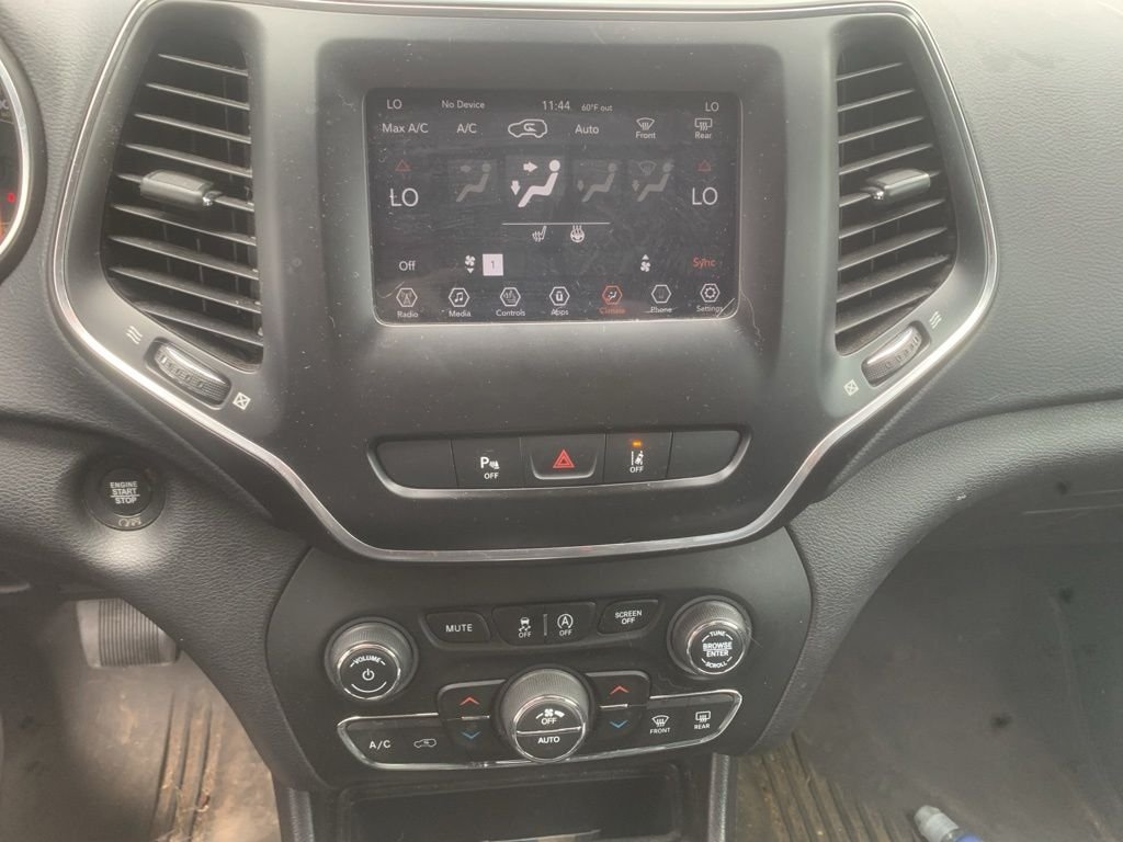 Used 2020 Light Brownstone Pearlcoat Jeep Latitude Plus image 18