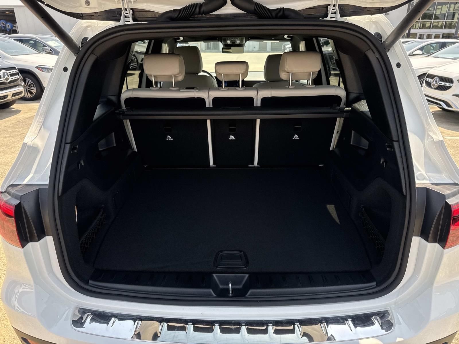 New 2026 White Mercedes-Benz GLB 250 image 6