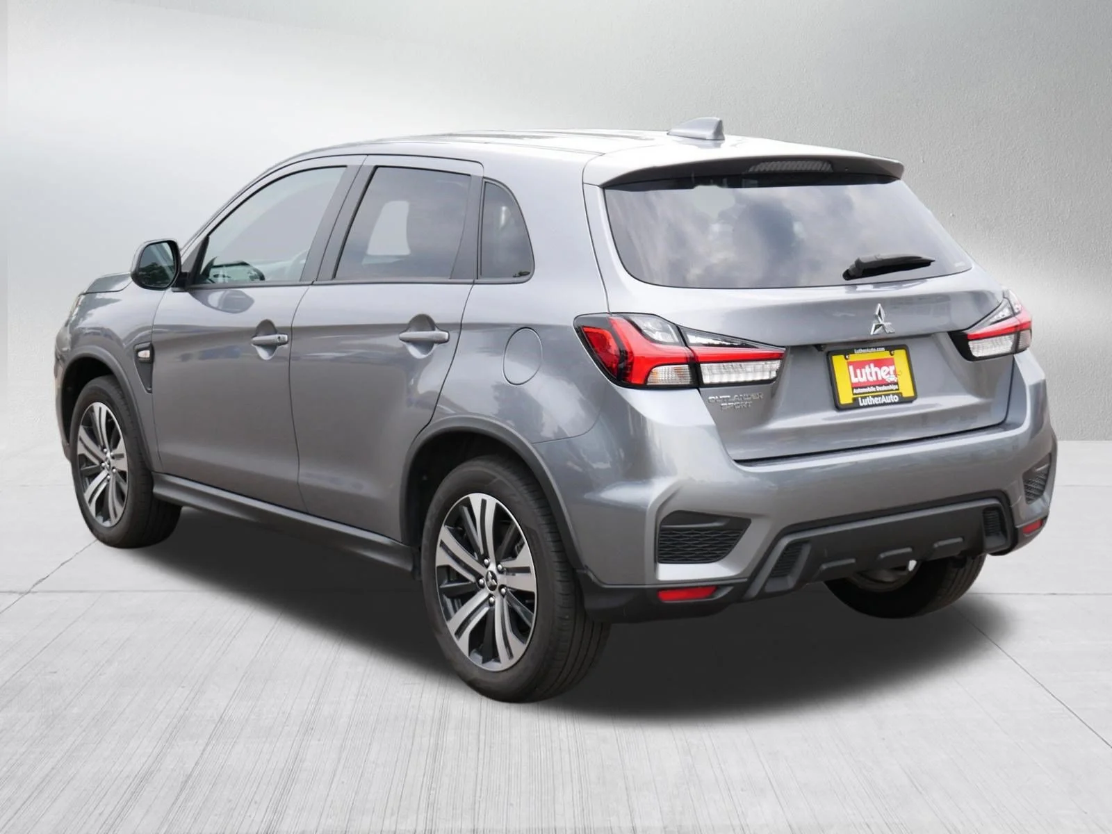Used 2025 Mercury Gray Metallic Mitsubishi ES image 5