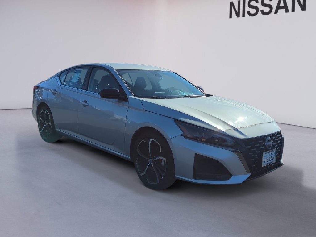 Used 2025 Silver Nissan 2.5 SR image 9