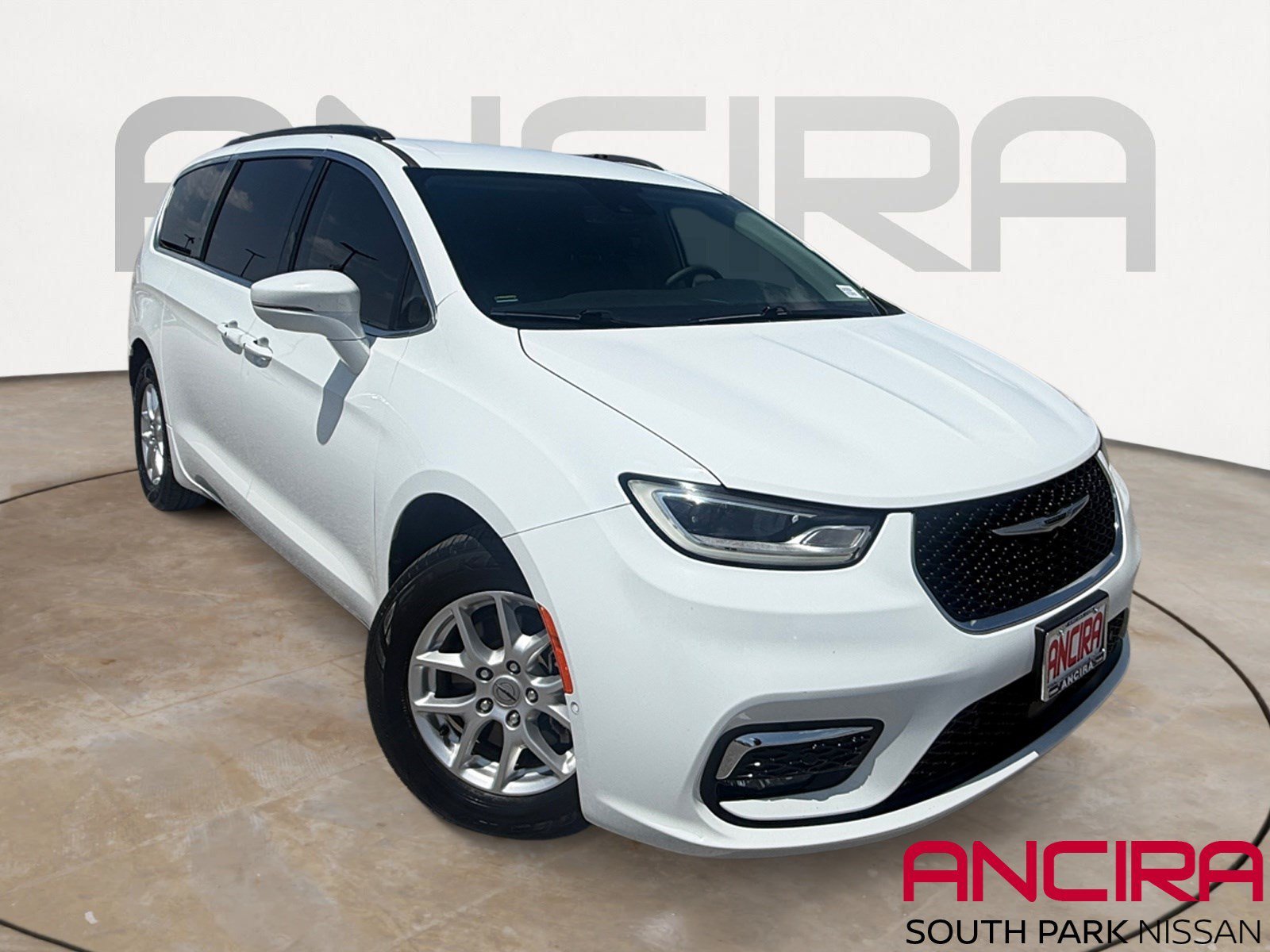 2022 Chrysler Pacifica Touring L's photo