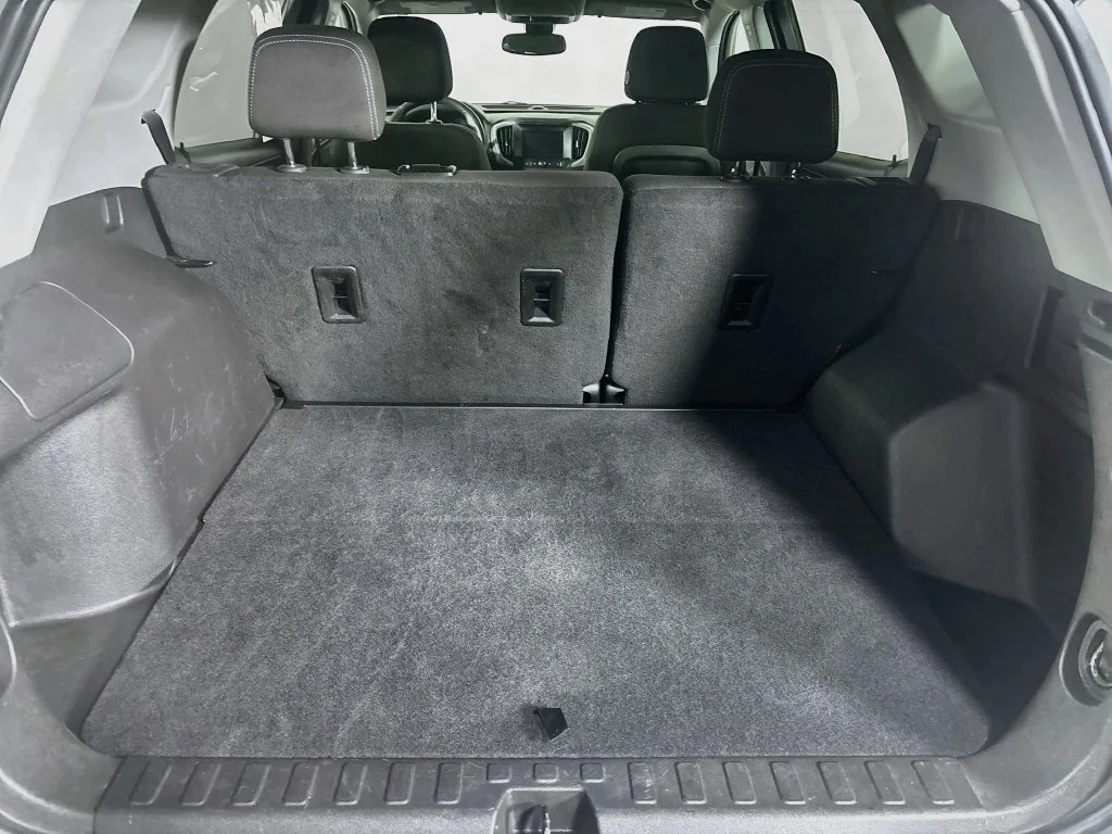 Used 2024 White GMC SLE image 21
