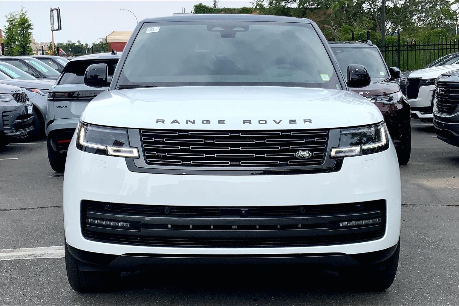 New 2026 Fuji White Land Rover SE 7 Seats image 3