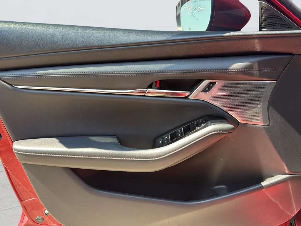 Used 2019 Red Mazda Preferred image 27