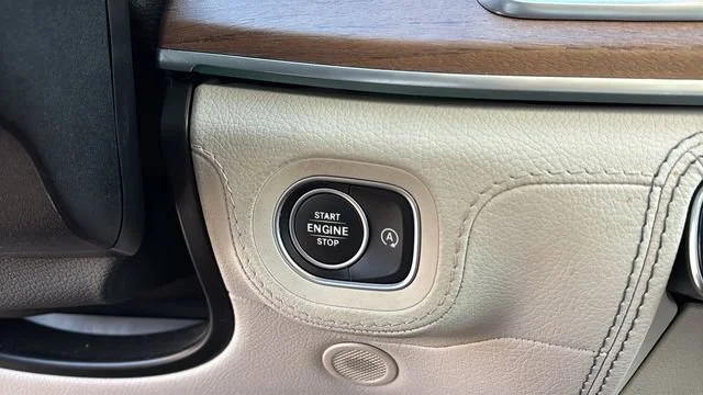 Used 2021 White Mercedes-Benz GLE 350 image 29
