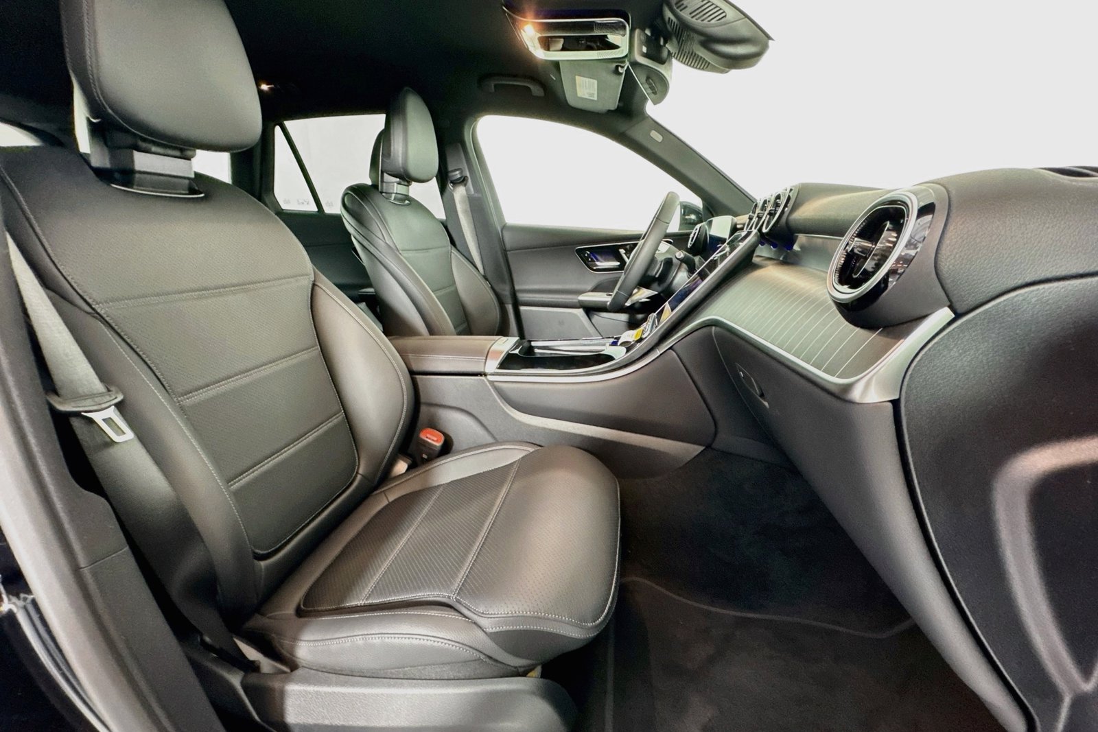 New 2026 Black Mercedes-Benz GLC 300 image 25