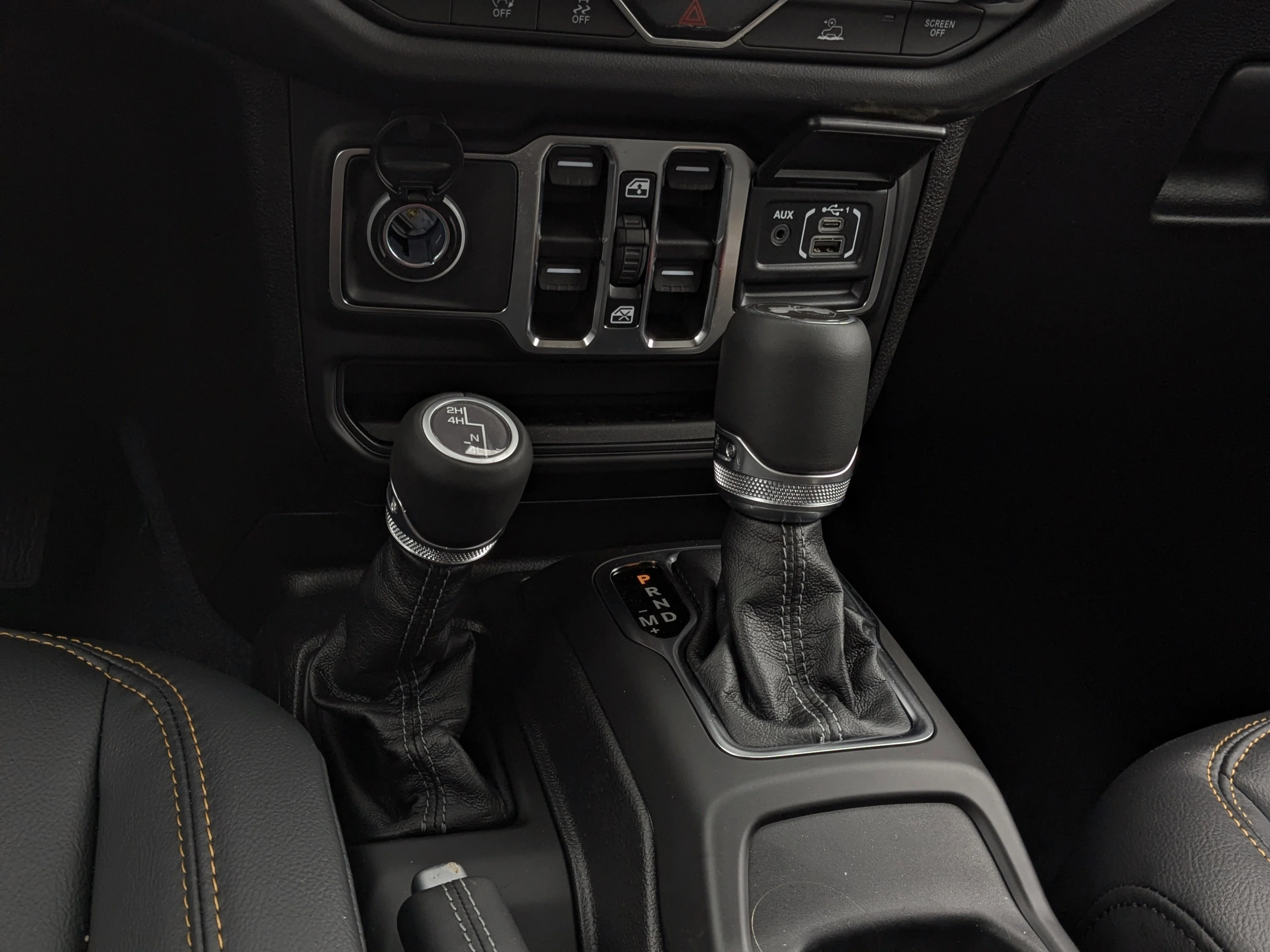 New 2026 Grey Jeep Sahara - - McKinley Leather - Body-Color Top - Power Seats - Remote Start & tons more! image 22