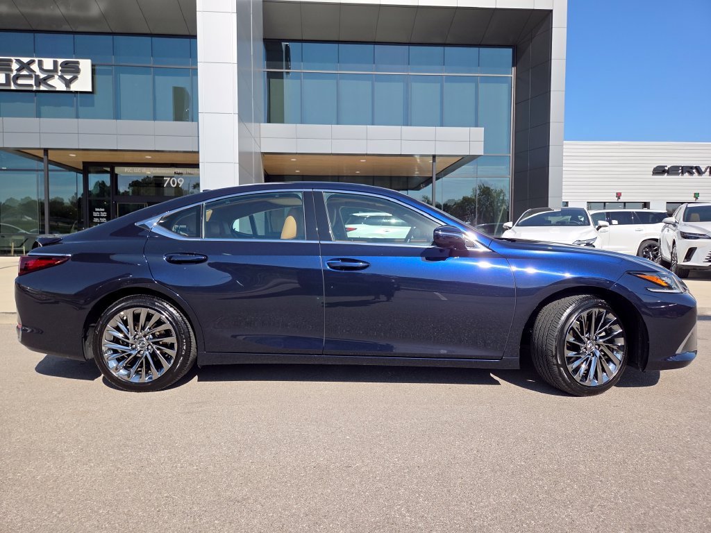 Certified Used 2025 NIGHTFALL MICA Lexus 300h Ultra Luxury image 29