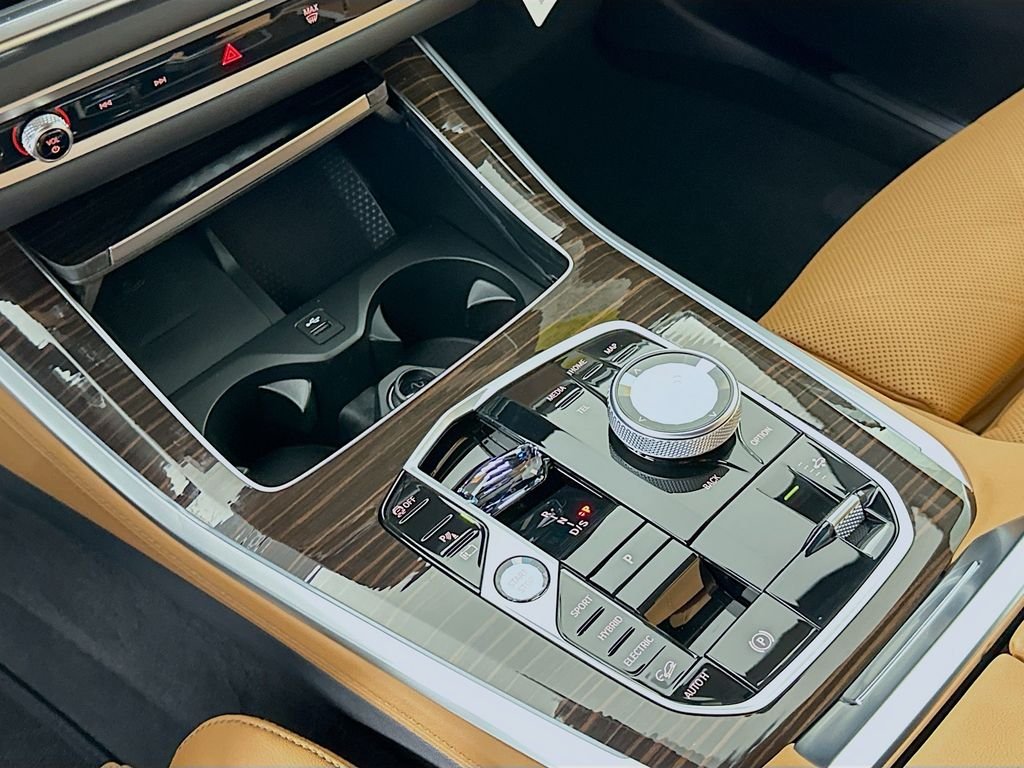 New 2026 Dravit Grey Metallic BMW xDrive50e image 15
