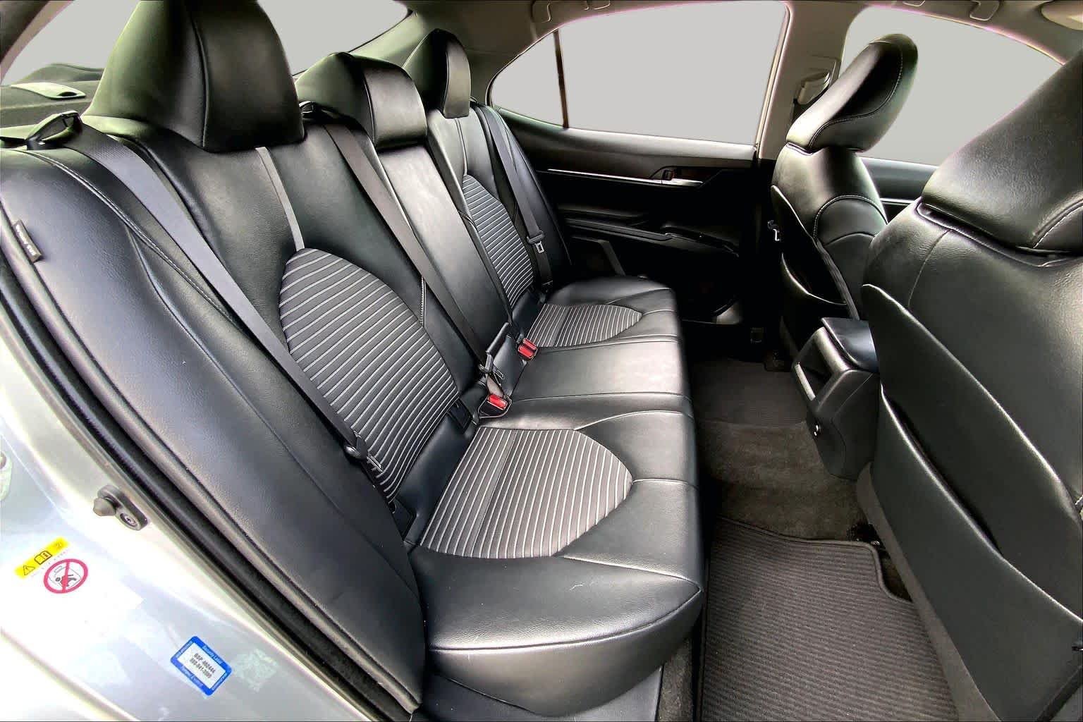Used 2018 Celestial Silver Metallic Toyota SE image 19