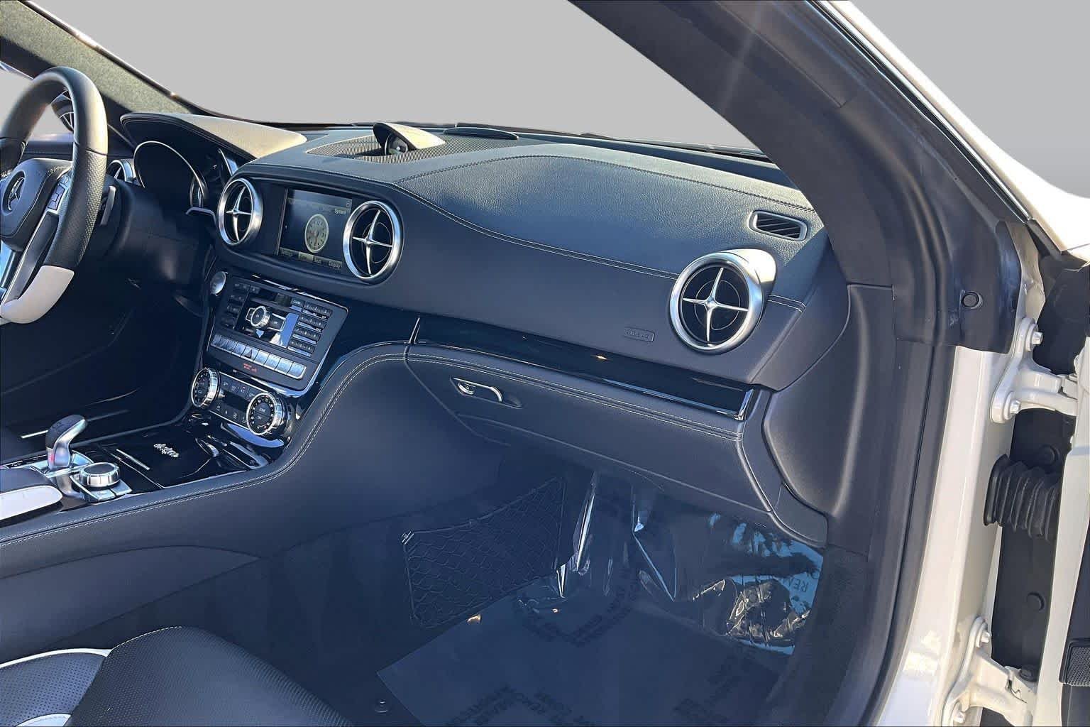 Used 2015 designo Diamond White Metallic Mercedes-Benz SL 550 image 18