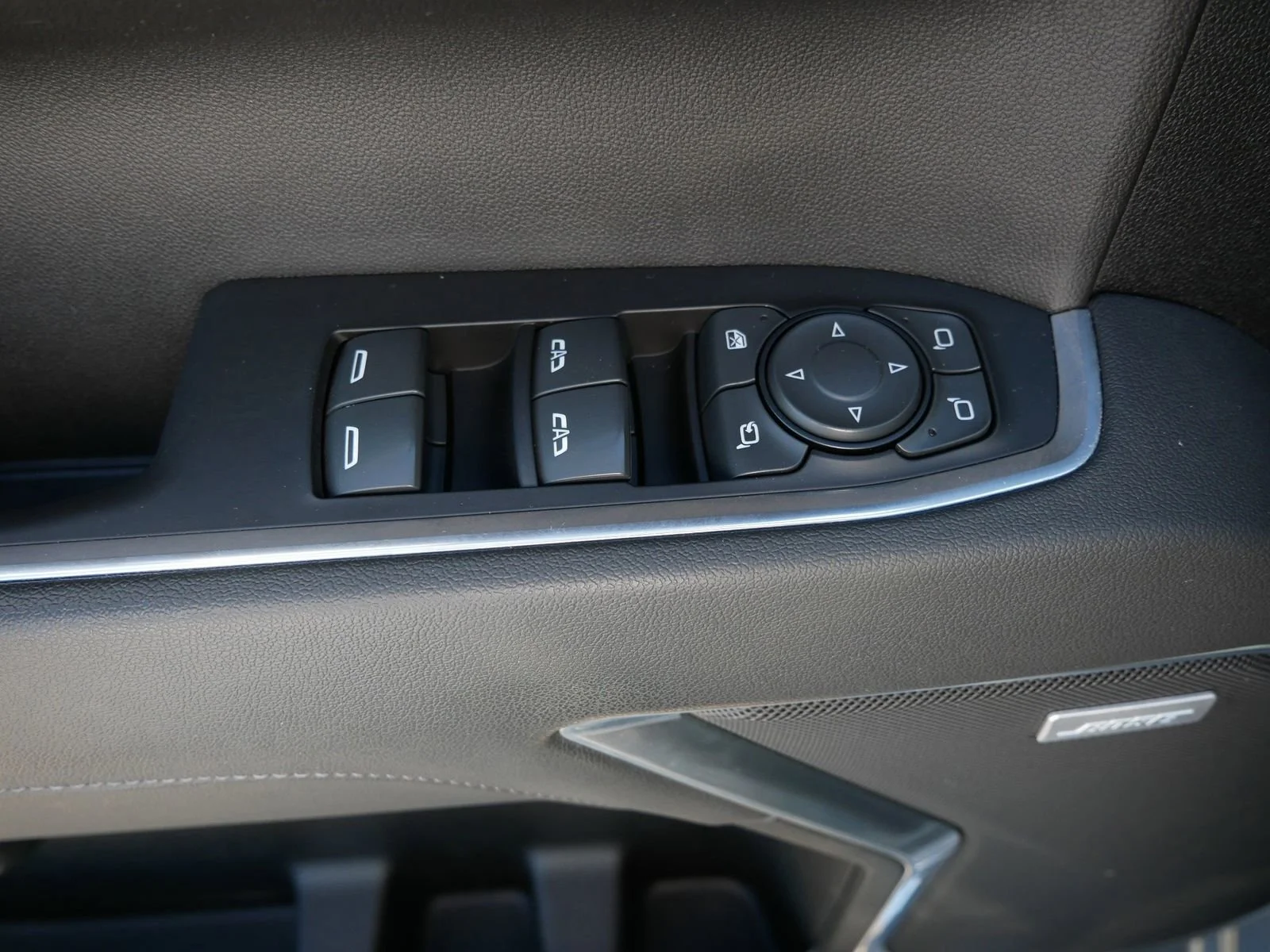 Used 2023 Sterling Metallic GMC SLT image 18
