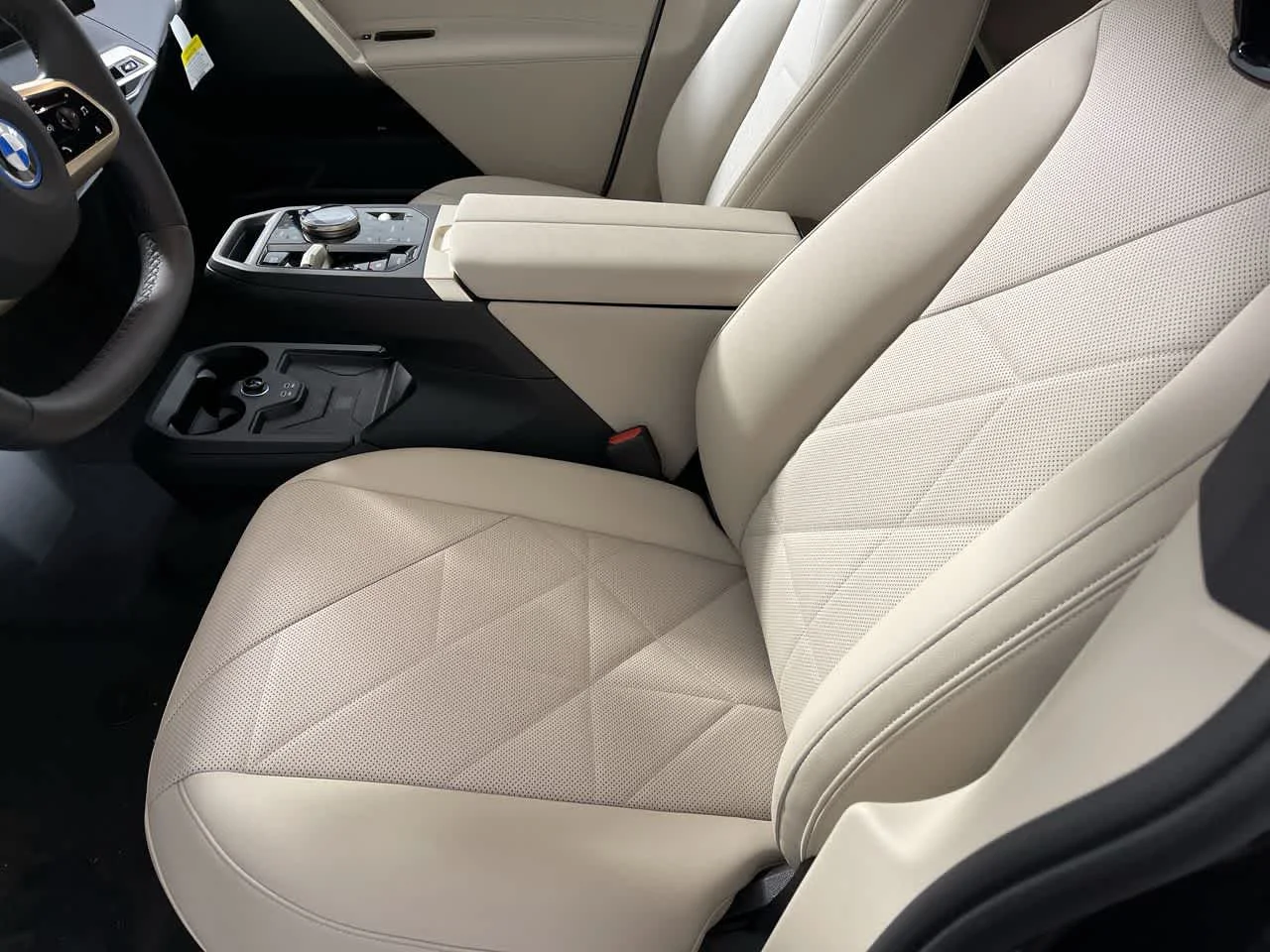 New 2022 Alpine White BMW xDrive50 image 18
