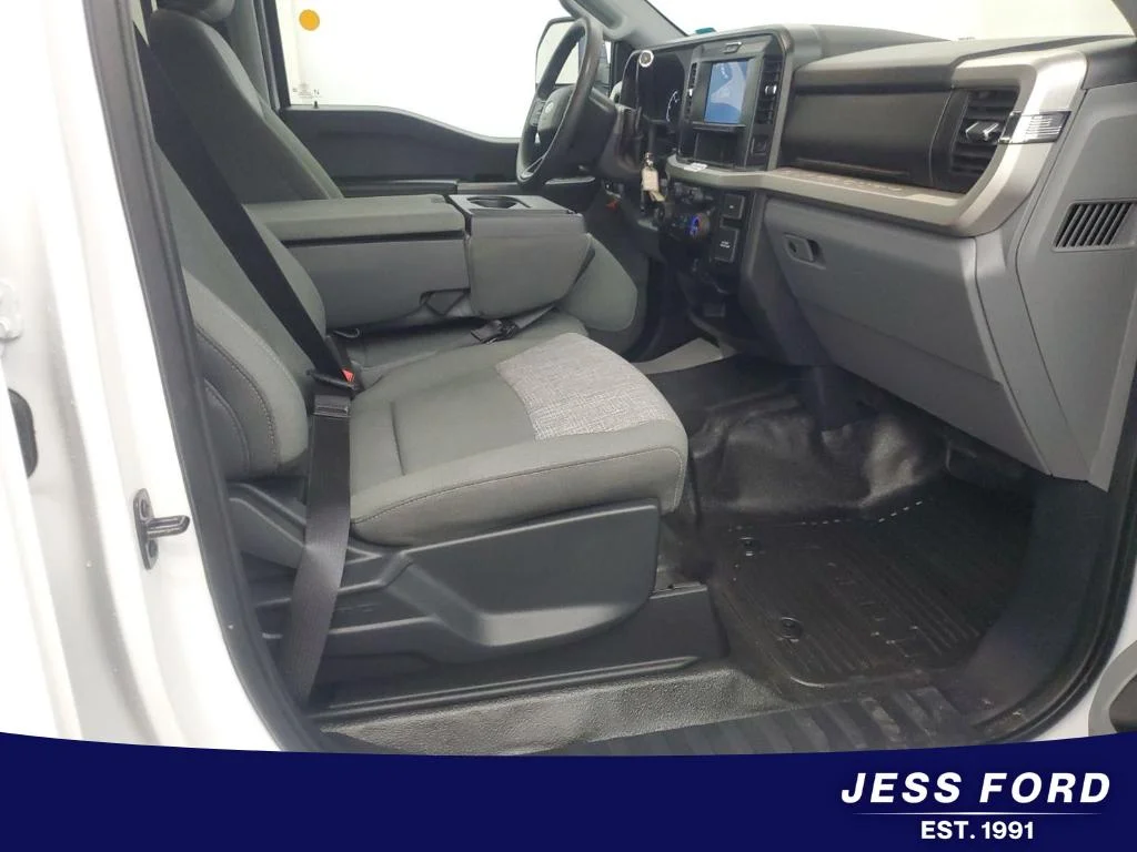 Used 2025 Oxford White Ford XLT image 7