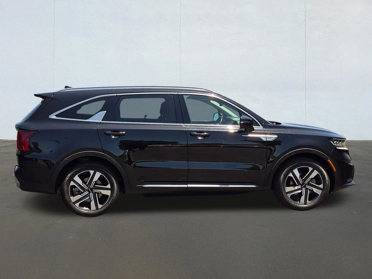 Used 2023 Aurora Black Kia SX Prestige image 6
